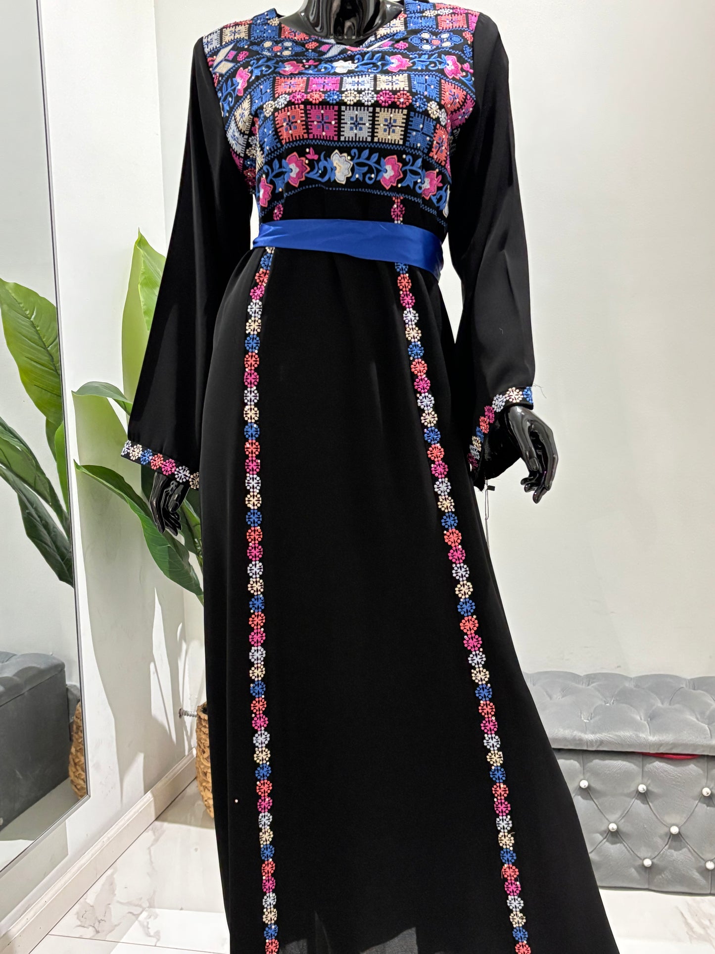 women  Thoub